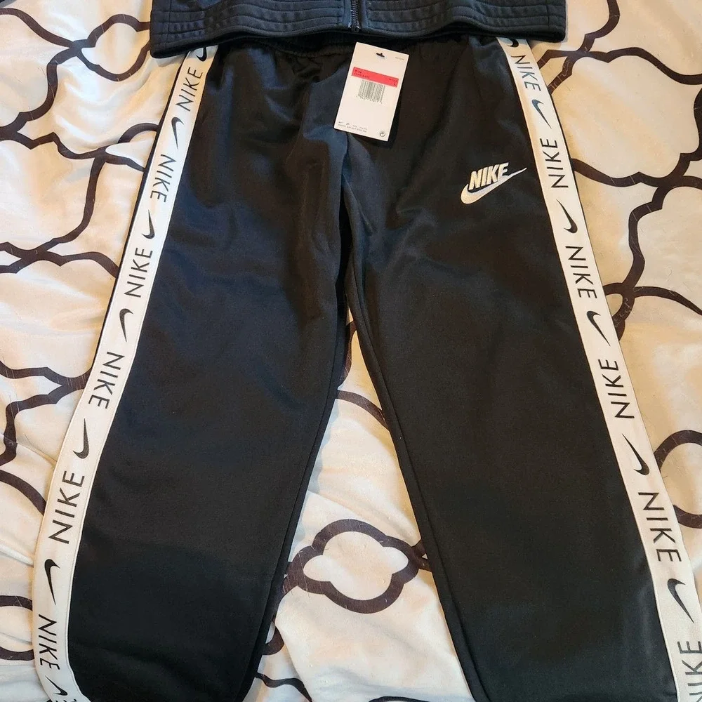 No Longer Available Nike Big Kid's Track Suit Size Size Large - Picture 4 of 5